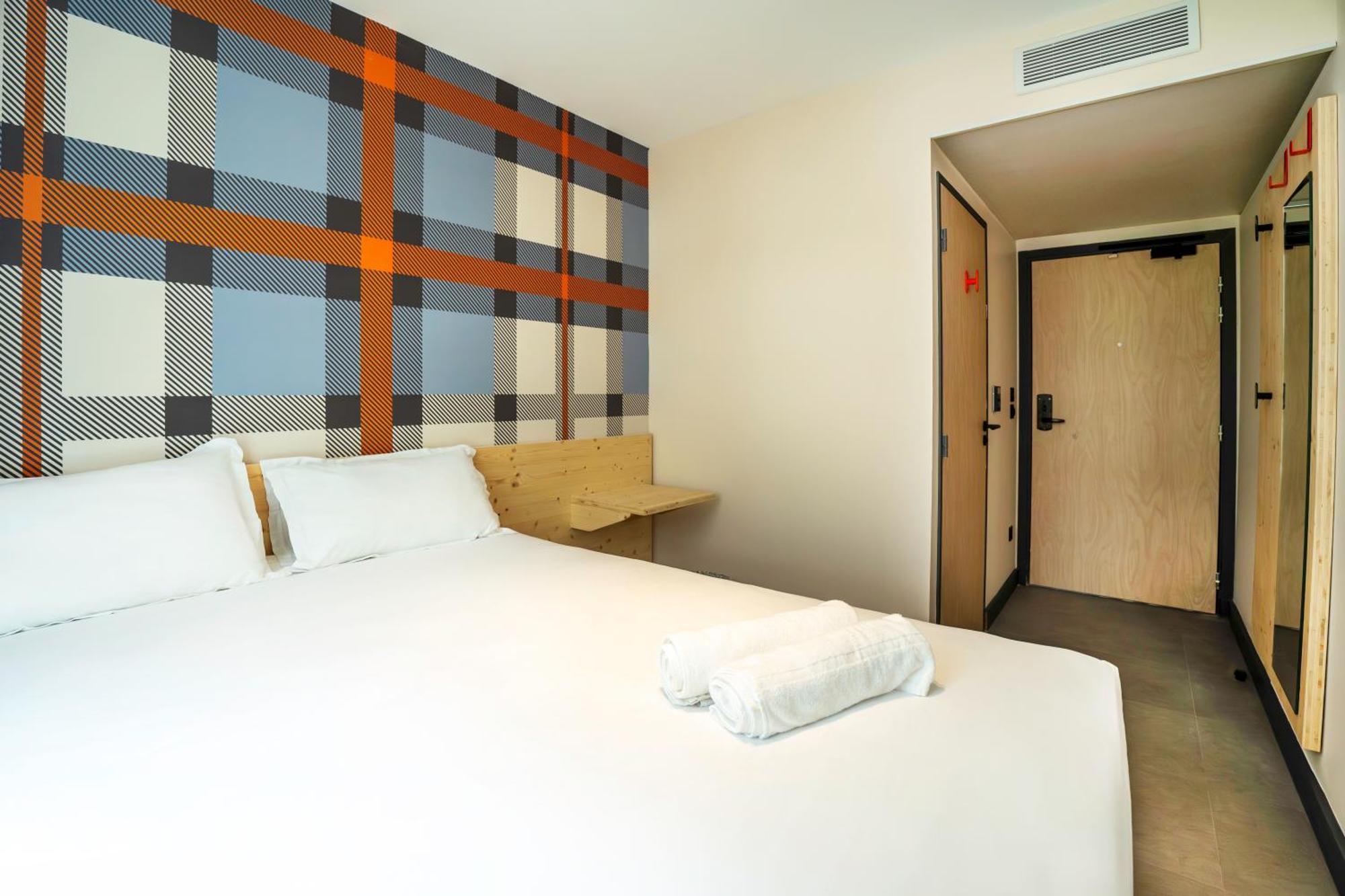 Easyhotel Marseille Euromed Εξωτερικό φωτογραφία