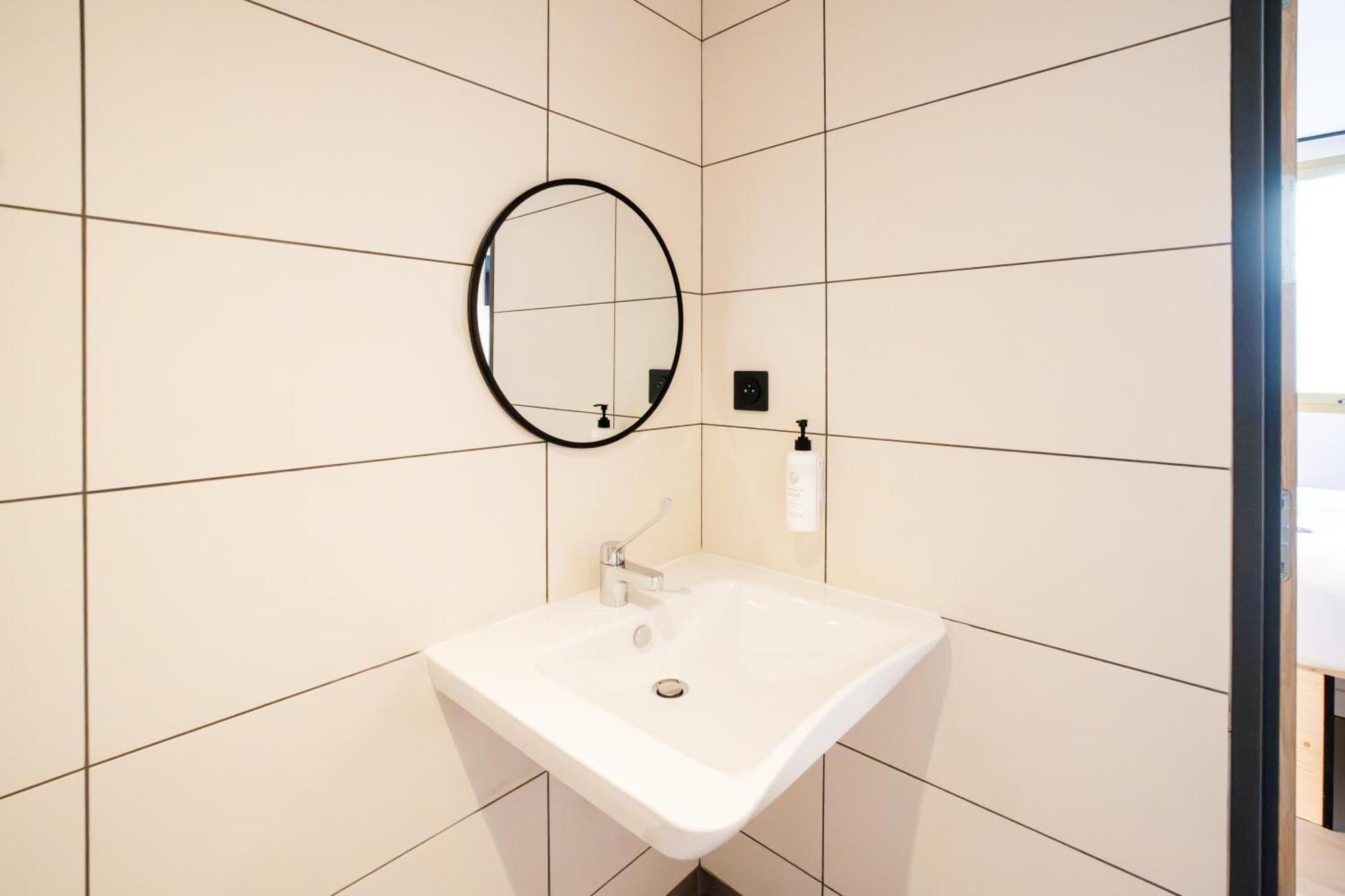 Easyhotel Marseille Euromed Εξωτερικό φωτογραφία