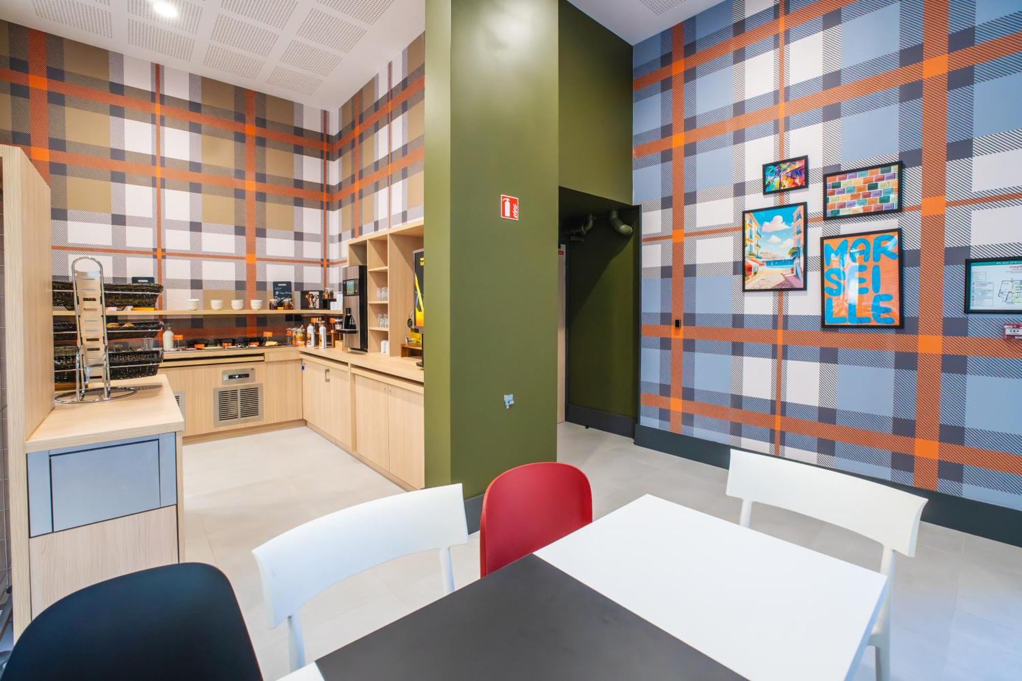 Easyhotel Marseille Euromed Εξωτερικό φωτογραφία
