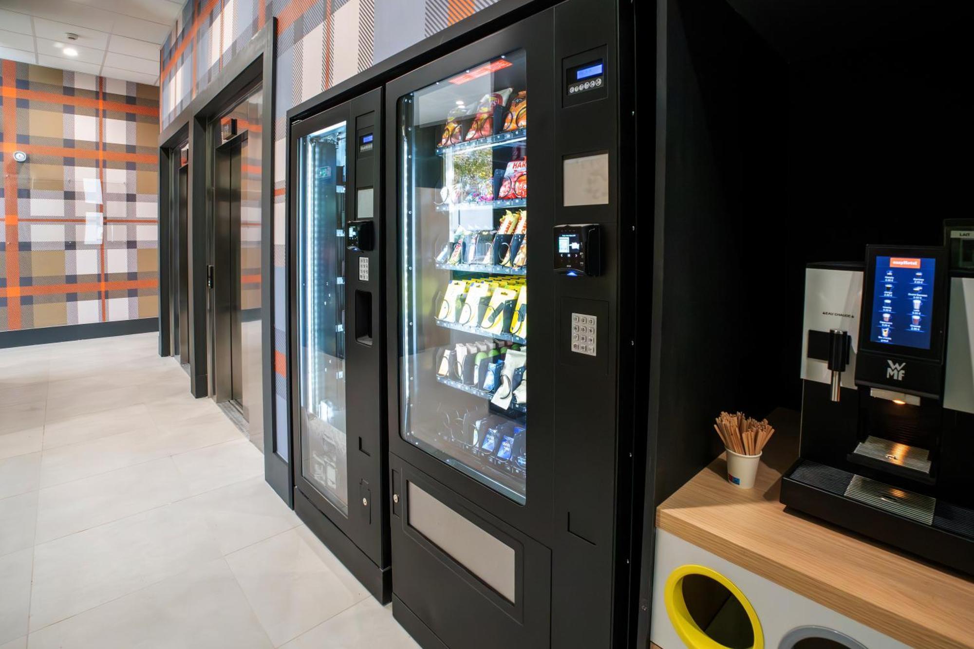 Easyhotel Marseille Euromed Εξωτερικό φωτογραφία