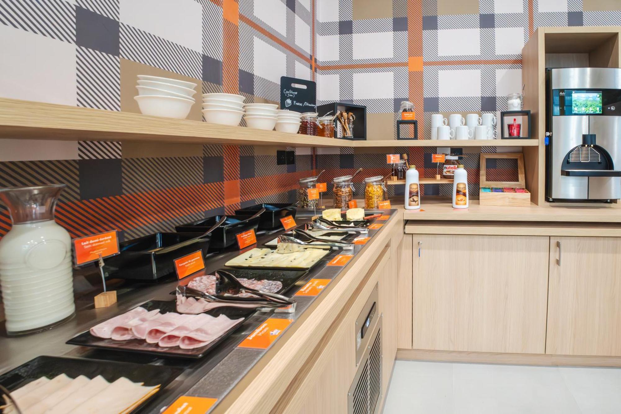 Easyhotel Marseille Euromed Εξωτερικό φωτογραφία