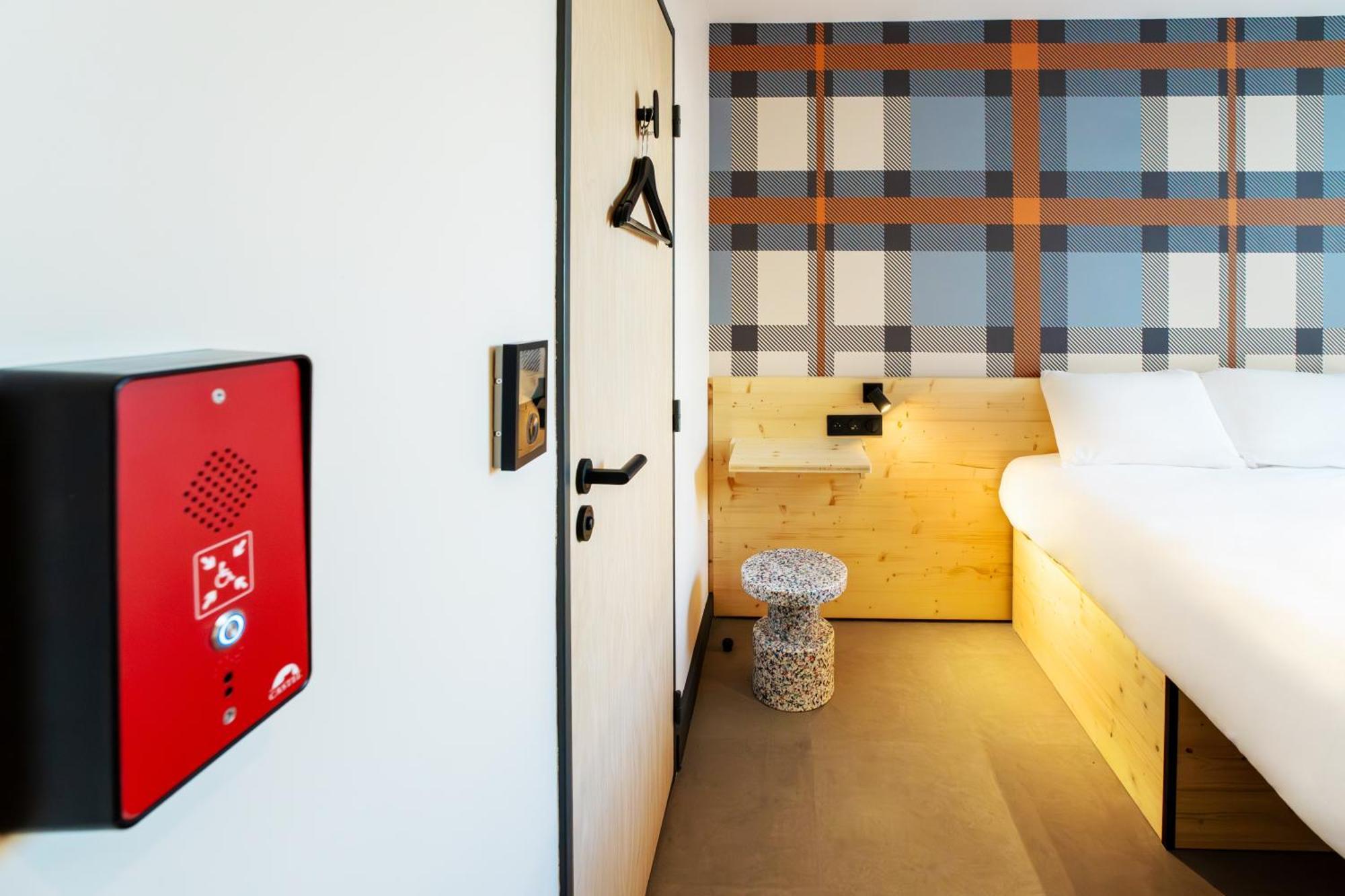 Easyhotel Marseille Euromed Εξωτερικό φωτογραφία